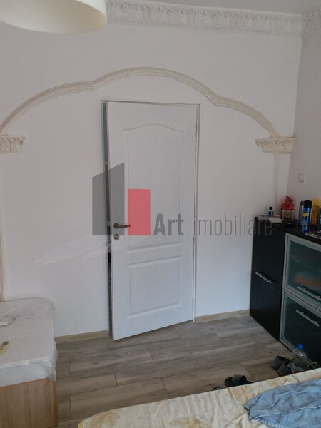 Crangasi Oportunitate Unica! Vila Spatioasa langa Podul Grant, Ideala pentru Birouri