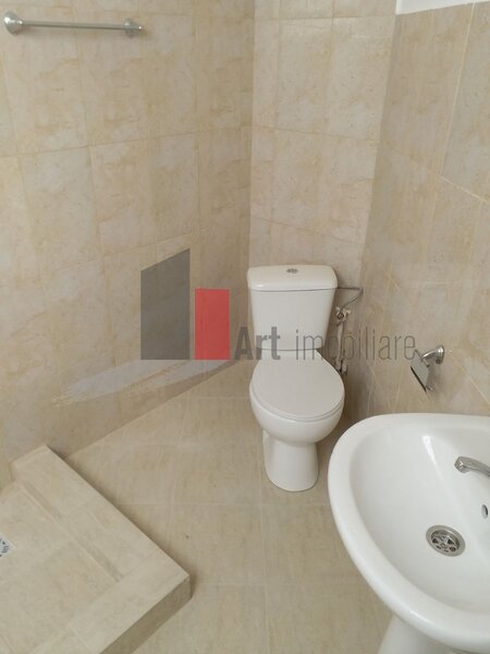 Crangasi Oportunitate Unica! Vila Spatioasa langa Podul Grant, Ideala pentru Birouri