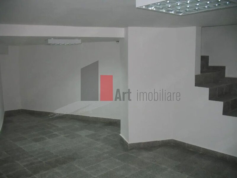 Crangasi Oportunitate Unica! Vila Spatioasa langa Podul Grant, Ideala pentru Birouri