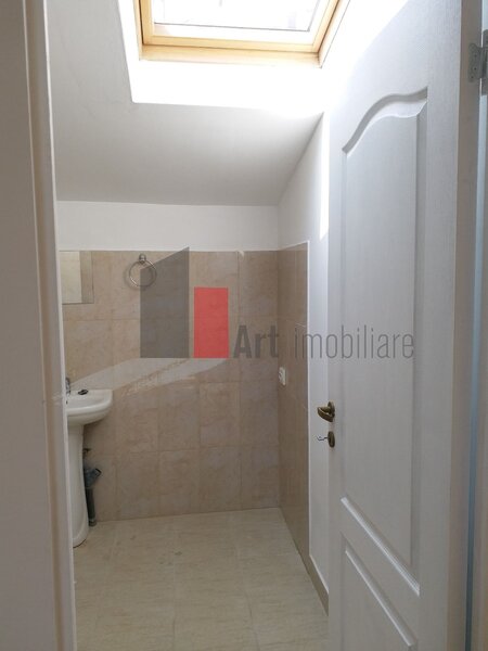 Crangasi Oportunitate Unica! Vila Spatioasa langa Podul Grant, Ideala pentru Birouri